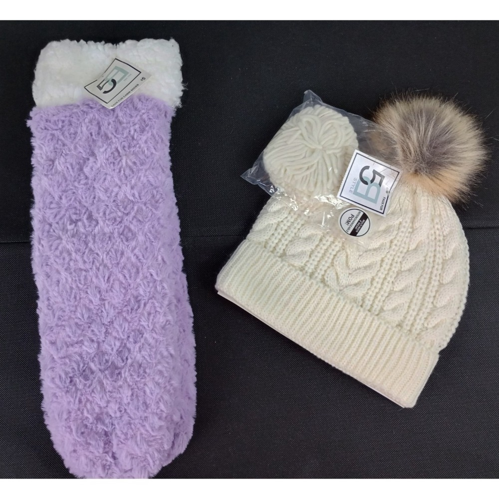 5B Set of Purple Faux Fur Cabin Socks + Cream Interchangeable Pom Stocking Hat